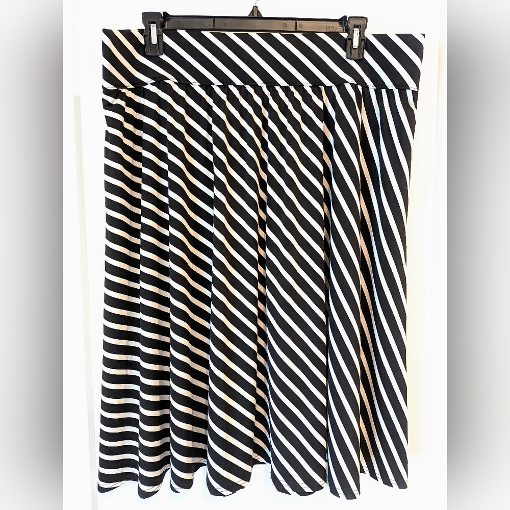 Lane Bryant women's 18/20 skirt black white 2 pockets A line flowy knee length
